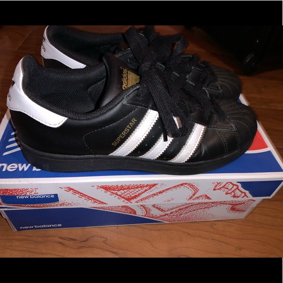 Adidas Superstar Shell-toe Casual Sneakers - Picture 3 of 8